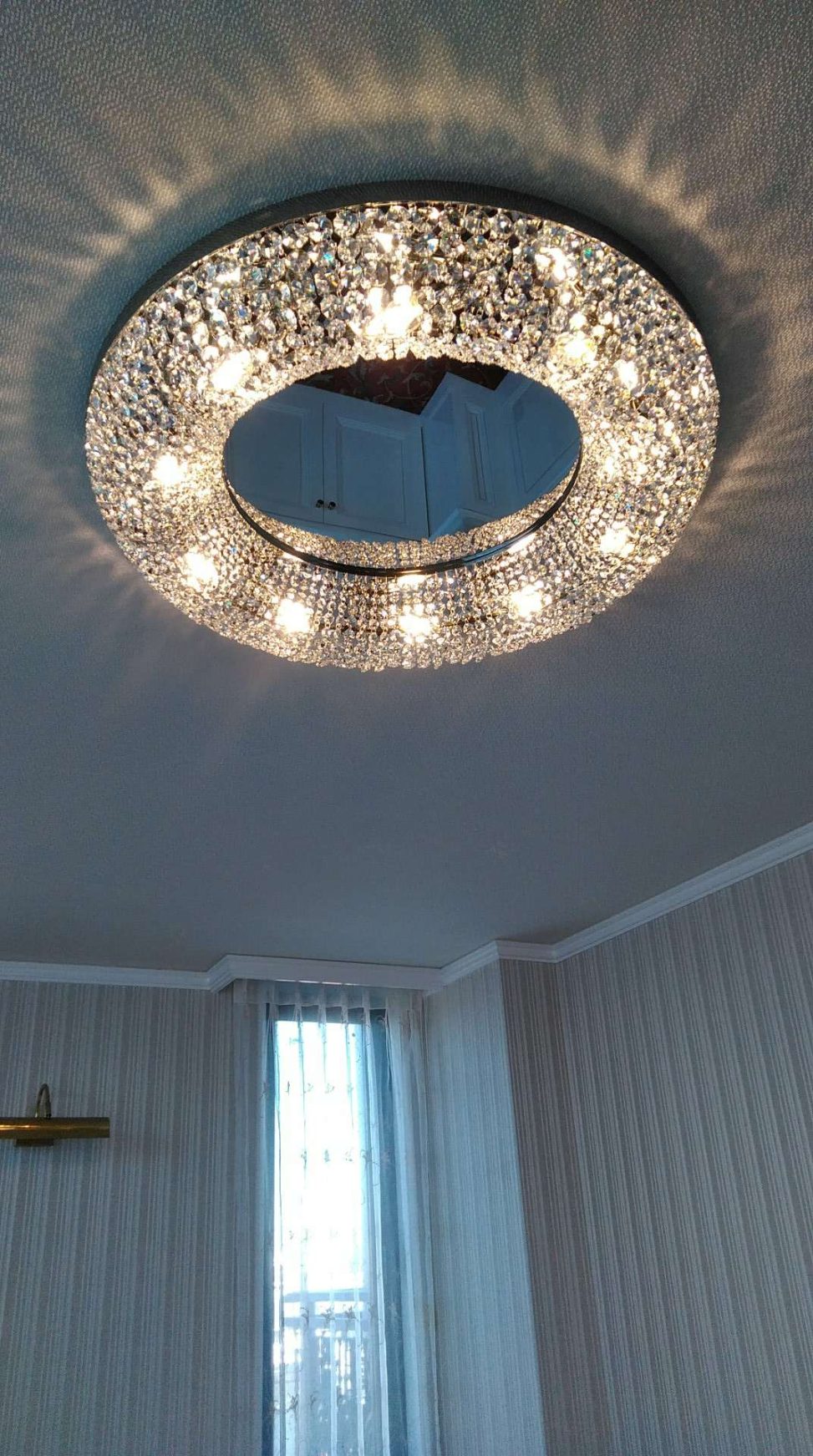 最新の海外インテリア照明の納品事例集 | 空間を広く魅せられる高級感ある照明のおすすめは?フープ型クリスタルシーリングシャンデリア「Dotzauer」の実例をご紹介 最新の海外インテリア照明の納品事例集 | 空間を広く魅せられる高級感ある照明のおすすめは?フープ型クリスタルシーリングシャンデリア「Dotzauer」の実例をご紹介