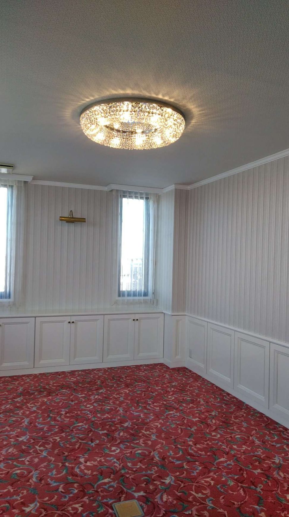 最新の海外インテリア照明の納品事例集 | 空間を広く魅せられる高級感ある照明のおすすめは?フープ型クリスタルシーリングシャンデリア「Dotzauer」の実例をご紹介 最新の海外インテリア照明の納品事例集 | 空間を広く魅せられる高級感ある照明のおすすめは?フープ型クリスタルシーリングシャンデリア「Dotzauer」の実例をご紹介