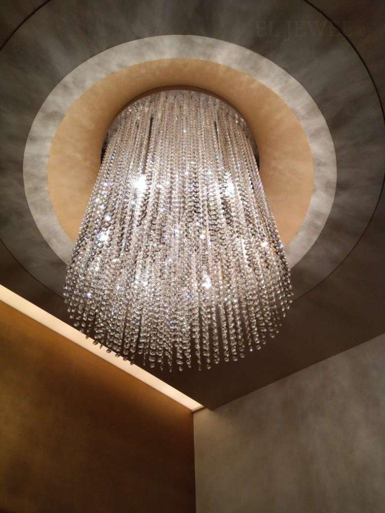 最新の海外インテリア照明の納品事例集 | 大型のラインパーツのモダンシャンデリアの清掃はおまかせください!|清掃 最新の海外インテリア照明の納品事例集 | 大型のラインパーツのモダンシャンデリアの清掃はおまかせください!|清掃