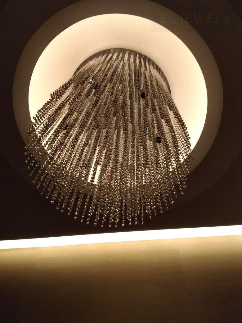 最新の海外インテリア照明の納品事例集 | 大型のラインパーツのモダンシャンデリアの清掃はおまかせください!|清掃 最新の海外インテリア照明の納品事例集 | 大型のラインパーツのモダンシャンデリアの清掃はおまかせください!|清掃