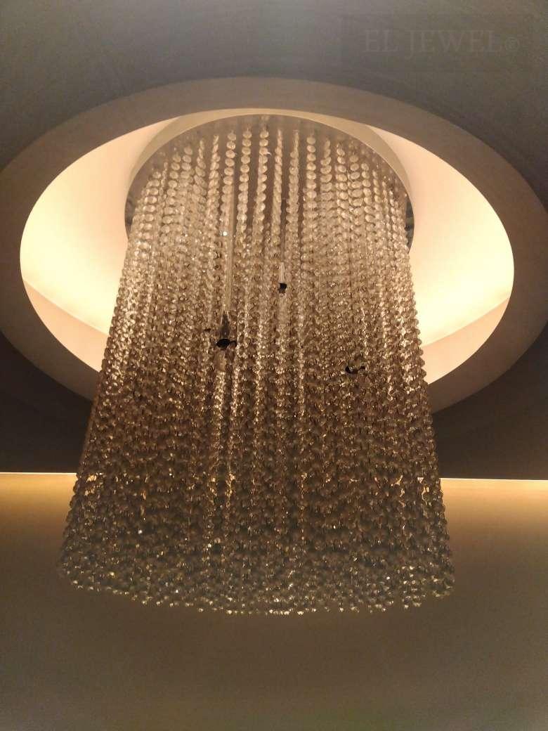 最新の海外インテリア照明の納品事例集 | 大型のラインパーツのモダンシャンデリアの清掃はおまかせください!|清掃 最新の海外インテリア照明の納品事例集 | 大型のラインパーツのモダンシャンデリアの清掃はおまかせください!|清掃