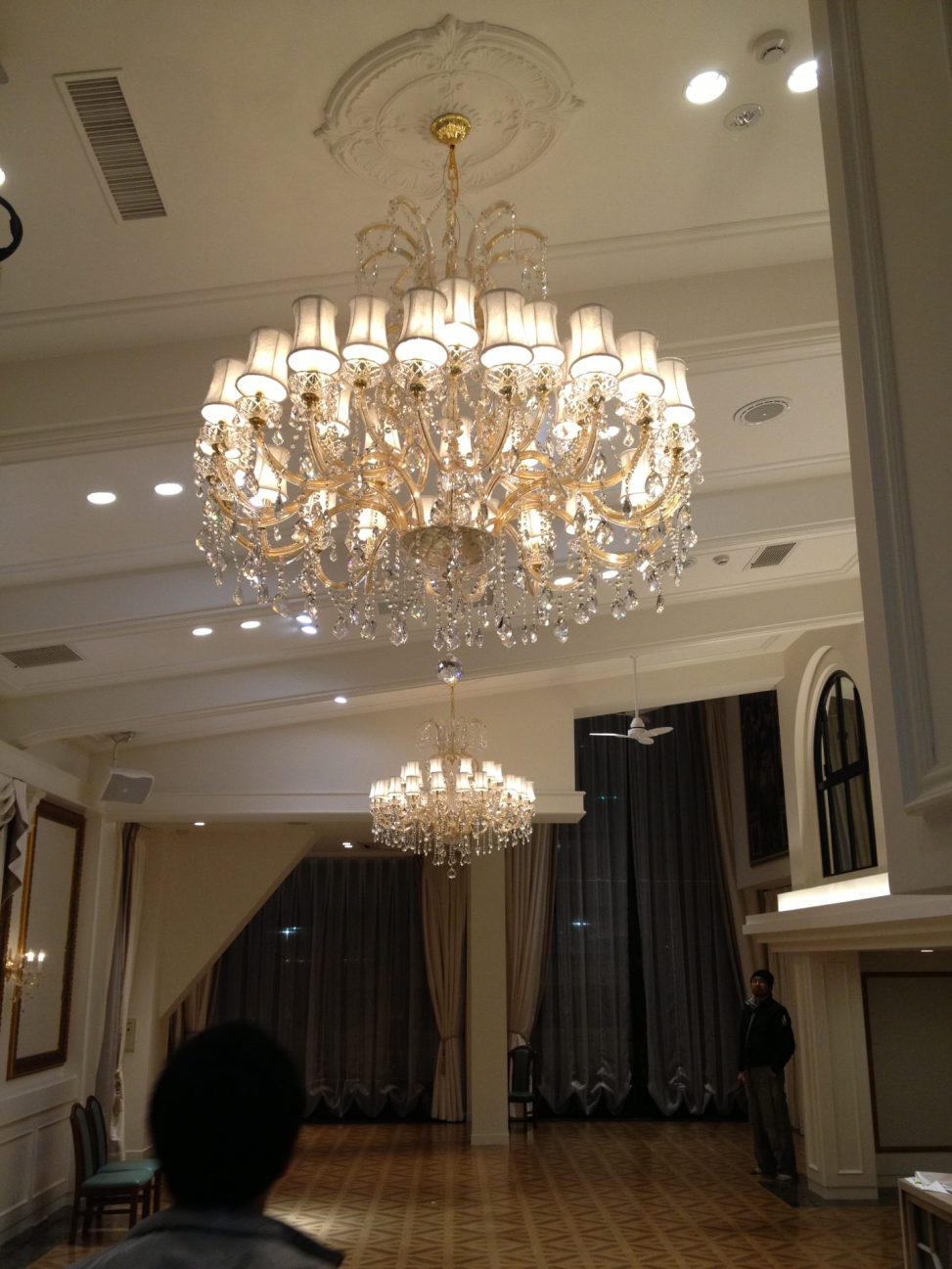 最新の海外インテリア照明の納品事例集 | 結婚式場にふさわしいシャンデリアとは?20年以上の実績で導入事例をご紹介|長岡市のレストランウエディング英国屋 最新の海外インテリア照明の納品事例集 | 結婚式場にふさわしいシャンデリアとは?20年以上の実績で導入事例をご紹介|長岡市のレストランウエディング英国屋