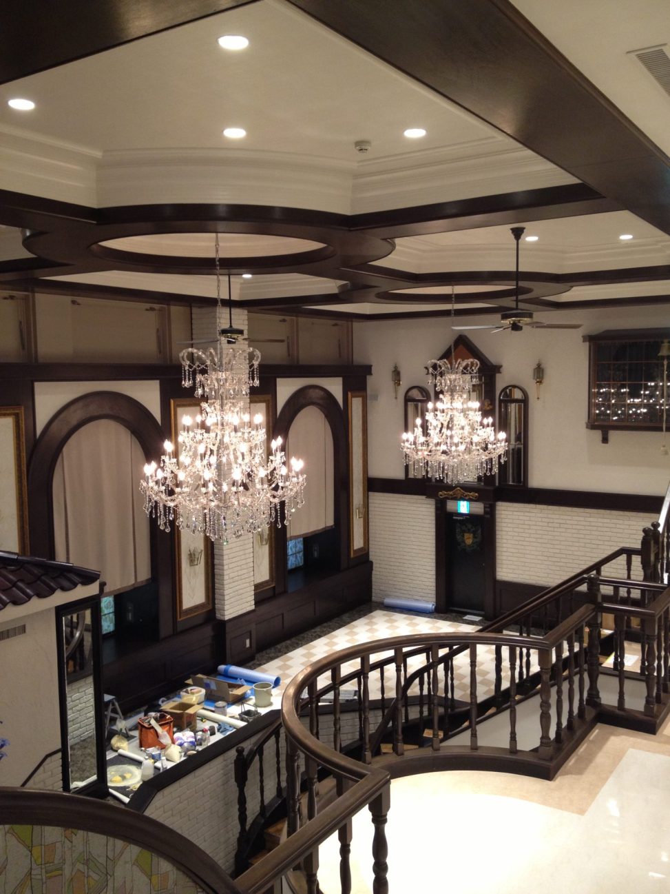 最新の海外インテリア照明の納品事例集 | 結婚式場にふさわしいシャンデリアとは?20年以上の実績で導入事例をご紹介|長岡市のレストランウエディング英国屋 最新の海外インテリア照明の納品事例集 | 結婚式場にふさわしいシャンデリアとは?20年以上の実績で導入事例をご紹介|長岡市のレストランウエディング英国屋