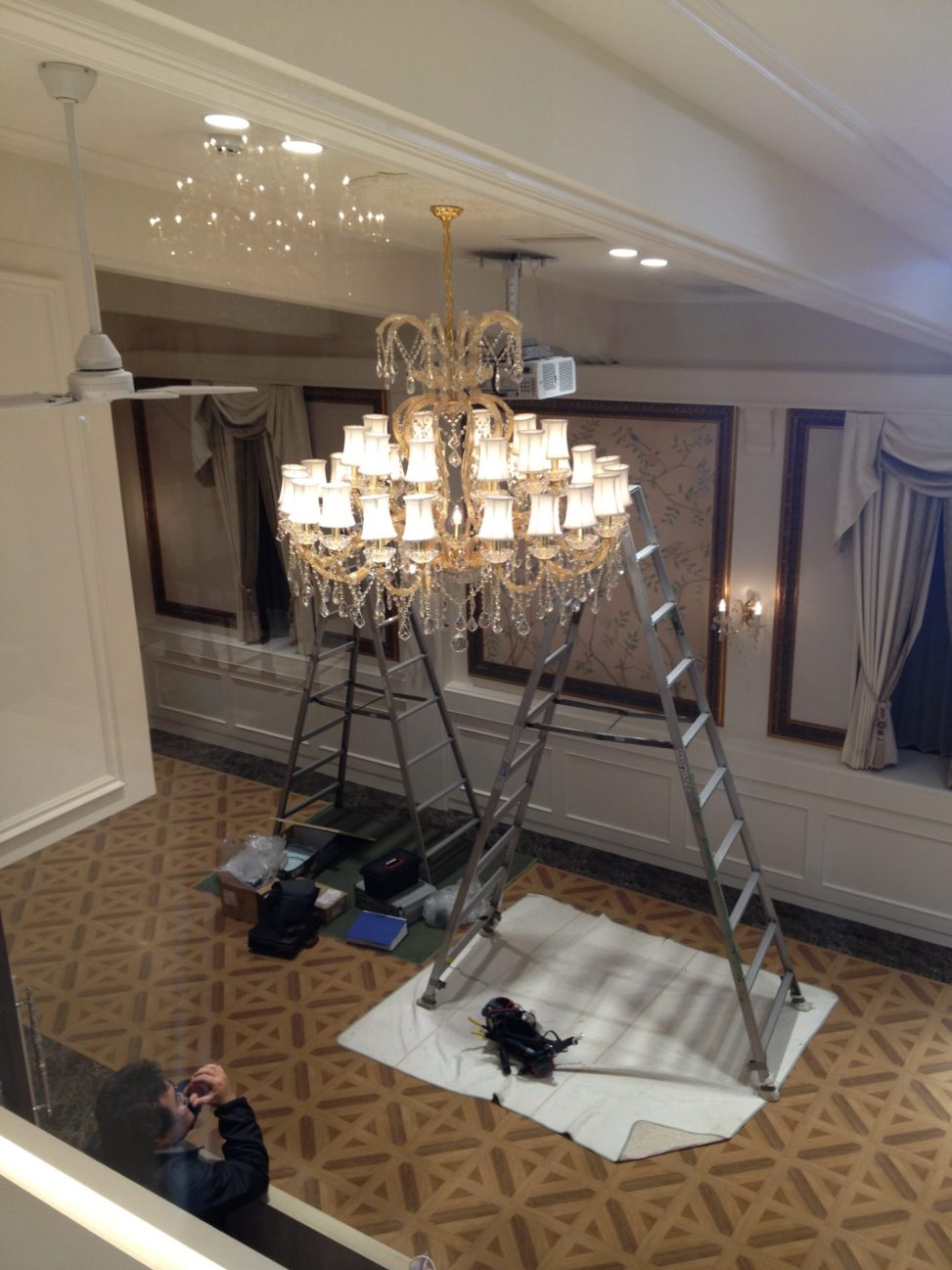 最新の海外インテリア照明の納品事例集 | 結婚式場にふさわしいシャンデリアとは?20年以上の実績で導入事例をご紹介|長岡市のレストランウエディング英国屋 最新の海外インテリア照明の納品事例集 | 結婚式場にふさわしいシャンデリアとは?20年以上の実績で導入事例をご紹介|長岡市のレストランウエディング英国屋