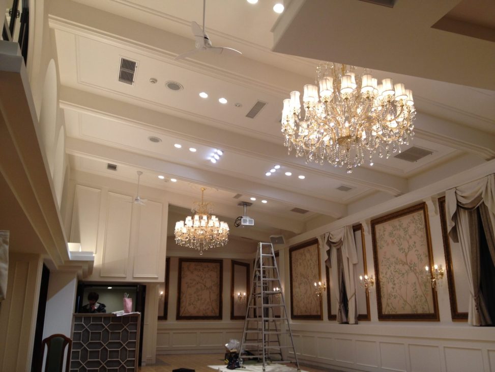 最新の海外インテリア照明の納品事例集 | 結婚式場にふさわしいシャンデリアとは?20年以上の実績で導入事例をご紹介|長岡市のレストランウエディング英国屋 最新の海外インテリア照明の納品事例集 | 結婚式場にふさわしいシャンデリアとは?20年以上の実績で導入事例をご紹介|長岡市のレストランウエディング英国屋