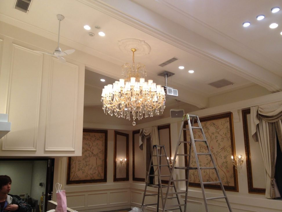 最新の海外インテリア照明の納品事例集 | 結婚式場にふさわしいシャンデリアとは?20年以上の実績で導入事例をご紹介|長岡市のレストランウエディング英国屋 最新の海外インテリア照明の納品事例集 | 結婚式場にふさわしいシャンデリアとは?20年以上の実績で導入事例をご紹介|長岡市のレストランウエディング英国屋