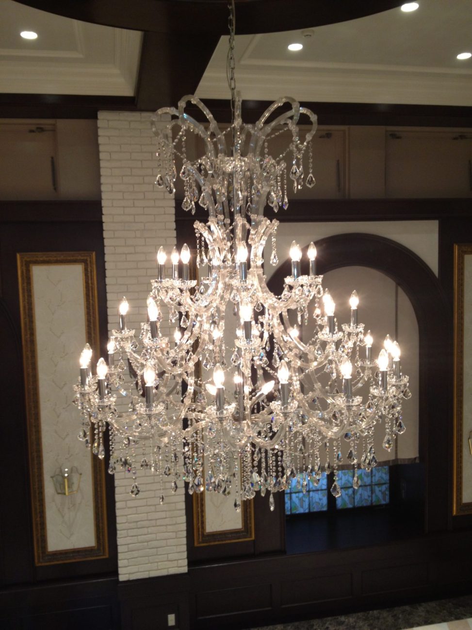 最新の海外インテリア照明の納品事例集 | 結婚式場にふさわしいシャンデリアとは?20年以上の実績で導入事例をご紹介|長岡市のレストランウエディング英国屋 最新の海外インテリア照明の納品事例集 | 結婚式場にふさわしいシャンデリアとは?20年以上の実績で導入事例をご紹介|長岡市のレストランウエディング英国屋