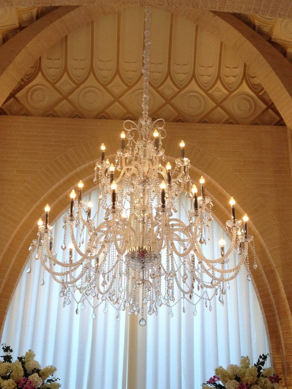 最新の海外インテリア照明の納品事例集 | 大型のシャンデリアの納品&取付工事が可能です。|大宮の結婚式場アルタビスタガーデン 最新の海外インテリア照明の納品事例集 | 大型のシャンデリアの納品&取付工事が可能です。|大宮の結婚式場アルタビスタガーデン