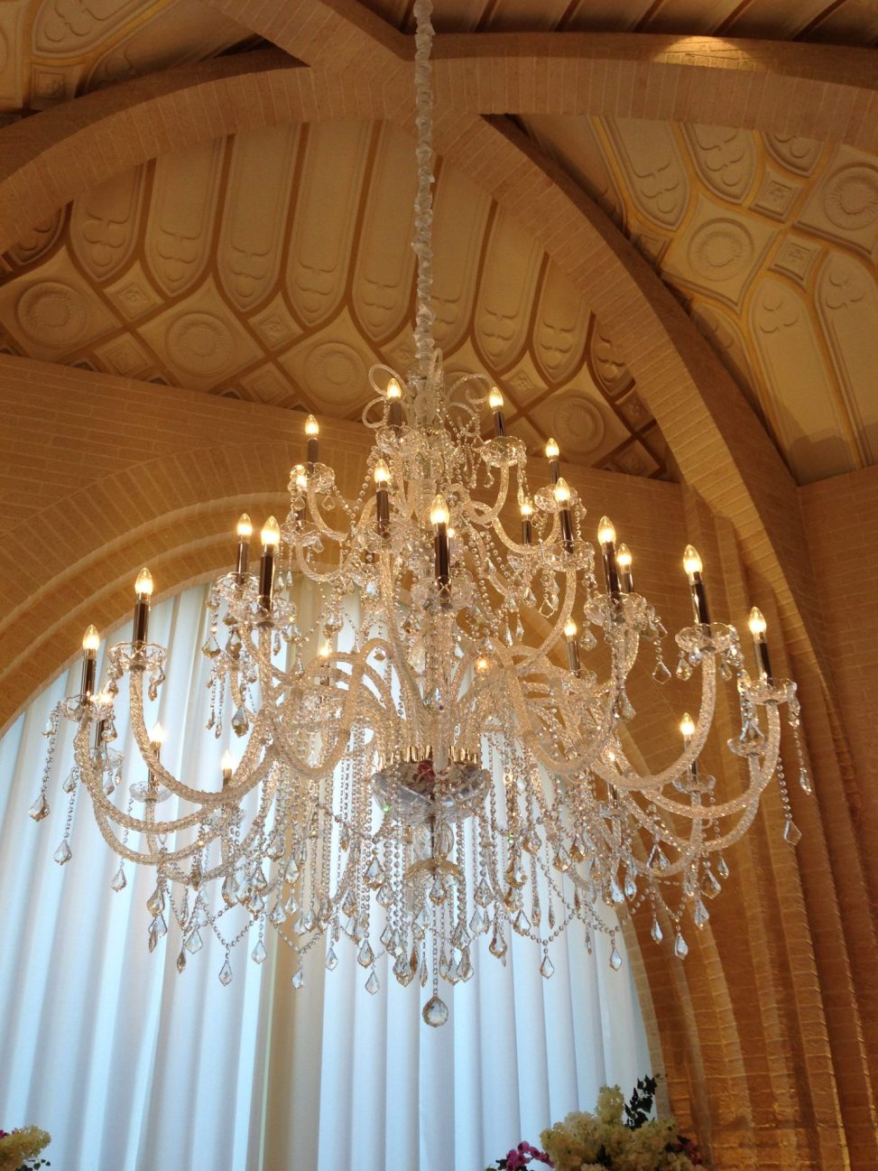 最新の海外インテリア照明の納品事例集 | 大型のシャンデリアの納品&取付工事が可能です。|大宮の結婚式場アルタビスタガーデン 最新の海外インテリア照明の納品事例集 | 大型のシャンデリアの納品&取付工事が可能です。|大宮の結婚式場アルタビスタガーデン
