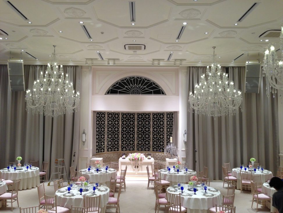 最新の海外インテリア照明の納品事例集 | 大型のシャンデリアの納品&取付工事が可能です。|大宮の結婚式場アルタビスタガーデン 最新の海外インテリア照明の納品事例集 | 大型のシャンデリアの納品&取付工事が可能です。|大宮の結婚式場アルタビスタガーデン