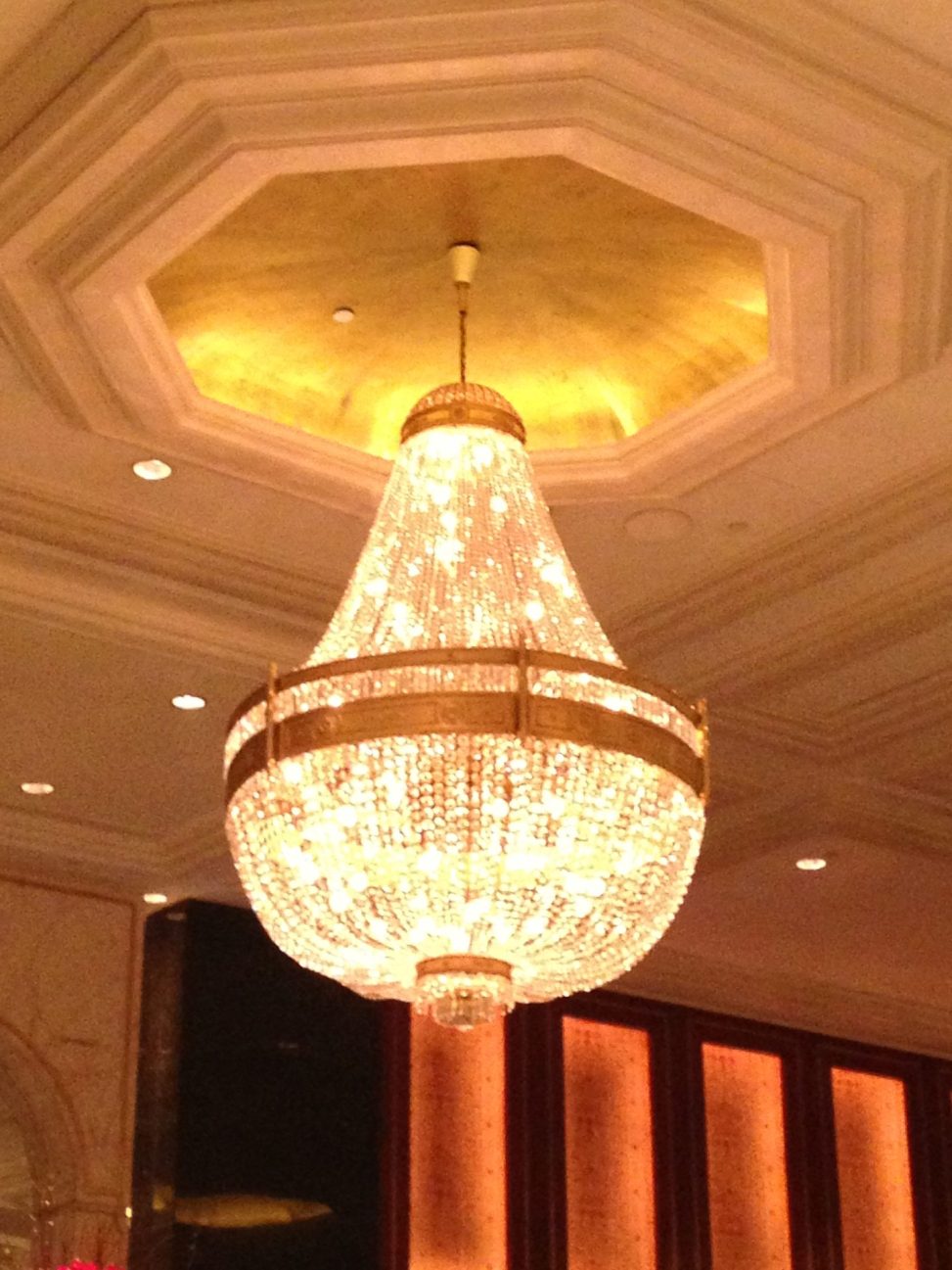 最新の海外インテリア照明の納品事例集 | エンパイアスタイルの美しいシャンデリアとシーリング照明|香港のSホテル 最新の海外インテリア照明の納品事例集 | エンパイアスタイルの美しいシャンデリアとシーリング照明|香港のSホテル