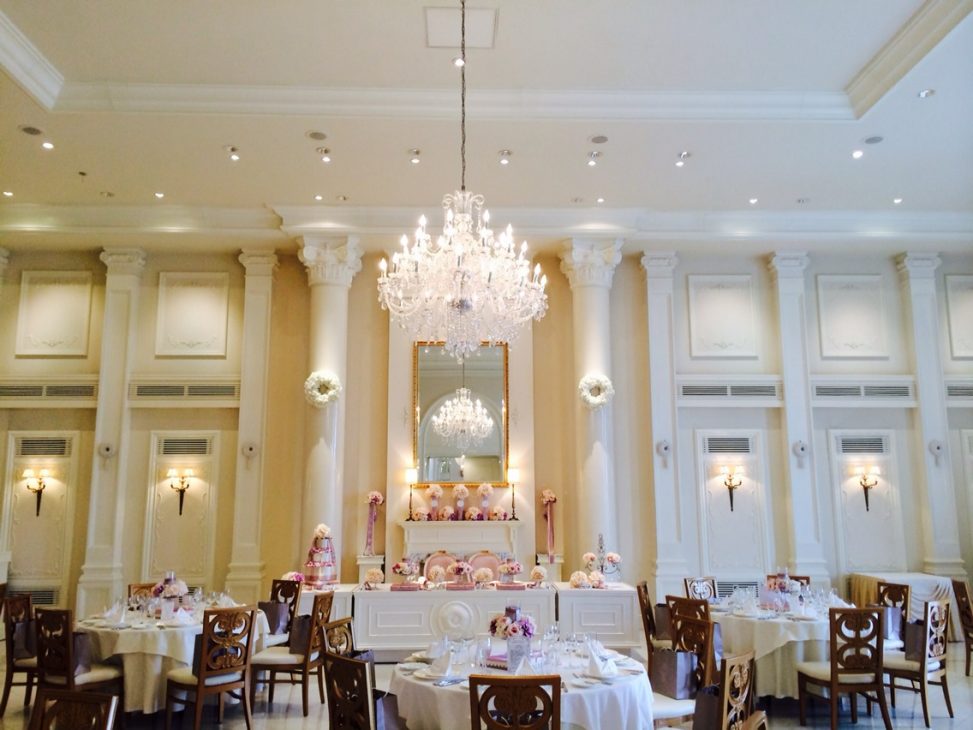 最新の海外インテリア照明の納品事例集 | 王道の豪華絢爛大型シャンデリアを納品いたしました。|広島のアーククラブ迎賓館 最新の海外インテリア照明の納品事例集 | 王道の豪華絢爛大型シャンデリアを納品いたしました。|広島のアーククラブ迎賓館