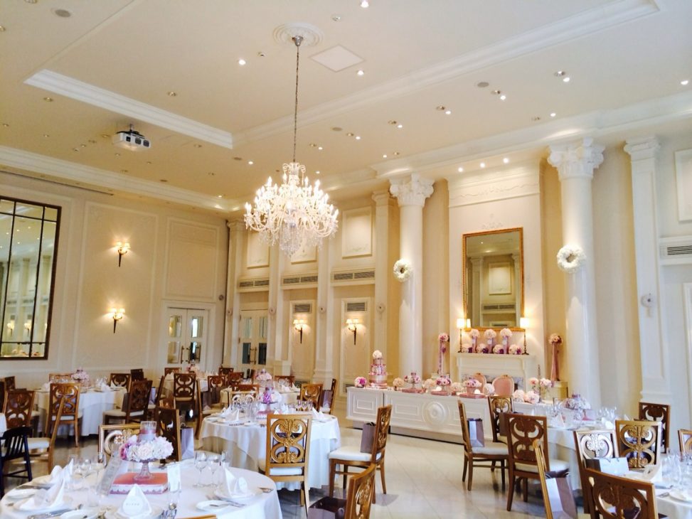 最新の海外インテリア照明の納品事例集 | 王道の豪華絢爛大型シャンデリアを納品いたしました。|広島のアーククラブ迎賓館 最新の海外インテリア照明の納品事例集 | 王道の豪華絢爛大型シャンデリアを納品いたしました。|広島のアーククラブ迎賓館