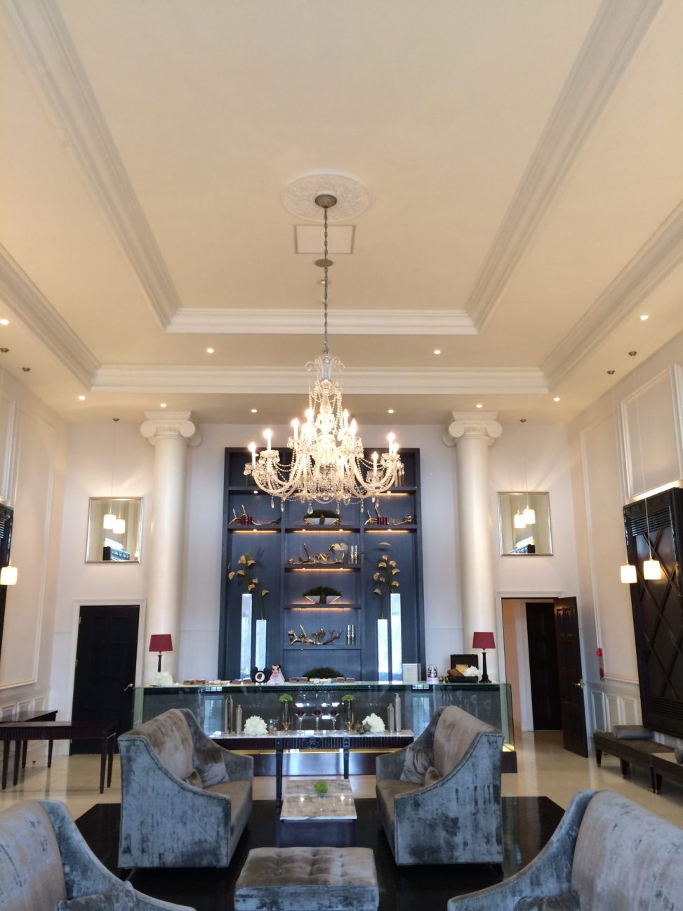 最新の海外インテリア照明の納品事例集 | 王道の豪華絢爛大型シャンデリアを納品いたしました。|広島のアーククラブ迎賓館 最新の海外インテリア照明の納品事例集 | 王道の豪華絢爛大型シャンデリアを納品いたしました。|広島のアーククラブ迎賓館
