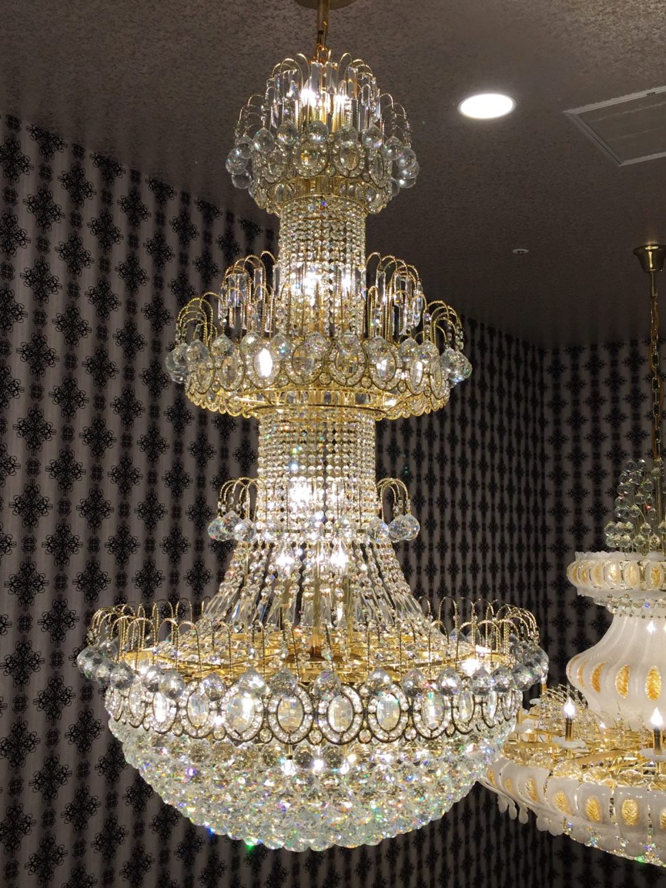 最新の海外インテリア照明の納品事例集 | 結婚式場の照明シャンデリアのトータルコーディネイトが可能です。|V結婚式場銀座 最新の海外インテリア照明の納品事例集 | 結婚式場の照明シャンデリアのトータルコーディネイトが可能です。|V結婚式場銀座