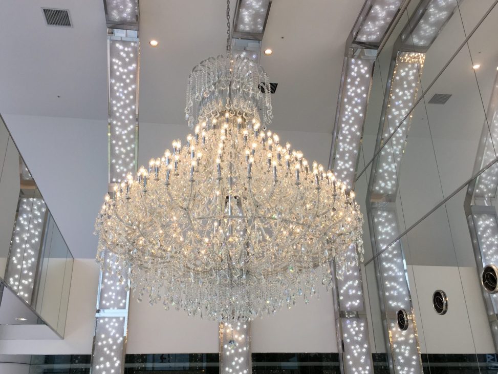 最新の海外インテリア照明の納品事例集 | 結婚式場の照明シャンデリアのトータルコーディネイトが可能です。|V結婚式場銀座 最新の海外インテリア照明の納品事例集 | 結婚式場の照明シャンデリアのトータルコーディネイトが可能です。|V結婚式場銀座