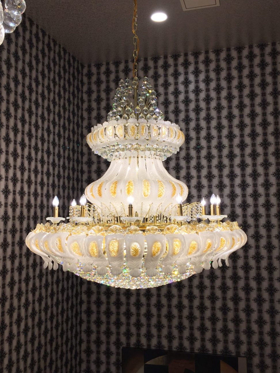 最新の海外インテリア照明の納品事例集 | 結婚式場の照明シャンデリアのトータルコーディネイトが可能です。|V結婚式場銀座 最新の海外インテリア照明の納品事例集 | 結婚式場の照明シャンデリアのトータルコーディネイトが可能です。|V結婚式場銀座
