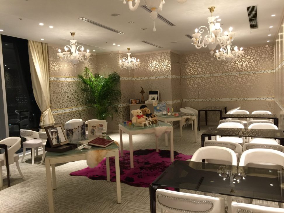 最新の海外インテリア照明の納品事例集 | 結婚式場の照明シャンデリアのトータルコーディネイトが可能です。|V結婚式場銀座 最新の海外インテリア照明の納品事例集 | 結婚式場の照明シャンデリアのトータルコーディネイトが可能です。|V結婚式場銀座