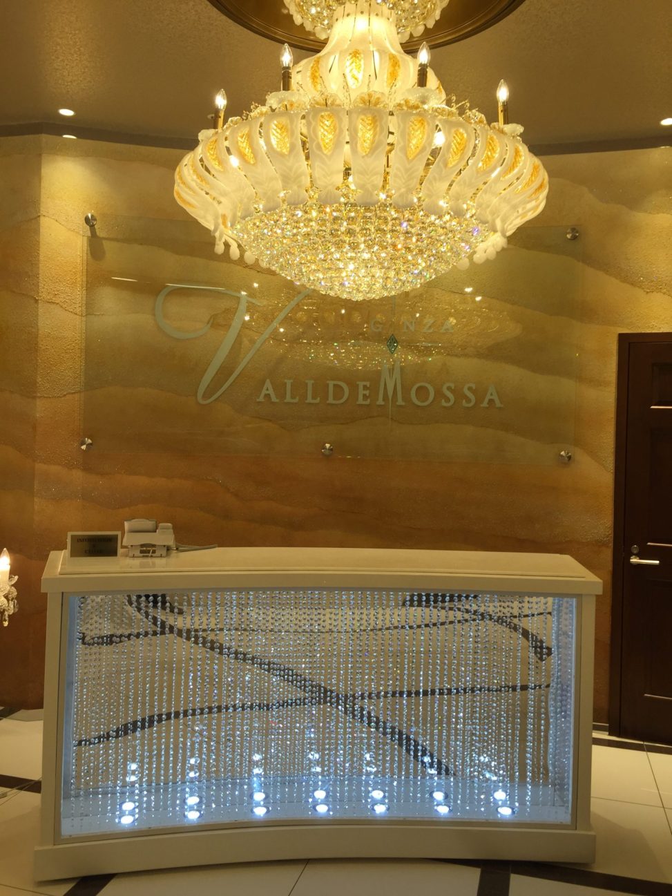 最新の海外インテリア照明の納品事例集 | 結婚式場の照明シャンデリアのトータルコーディネイトが可能です。|V結婚式場銀座 最新の海外インテリア照明の納品事例集 | 結婚式場の照明シャンデリアのトータルコーディネイトが可能です。|V結婚式場銀座