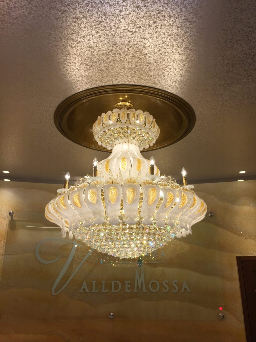 最新の海外インテリア照明の納品事例集 | 結婚式場の照明シャンデリアのトータルコーディネイトが可能です。|V結婚式場銀座 最新の海外インテリア照明の納品事例集 | 結婚式場の照明シャンデリアのトータルコーディネイトが可能です。|V結婚式場銀座