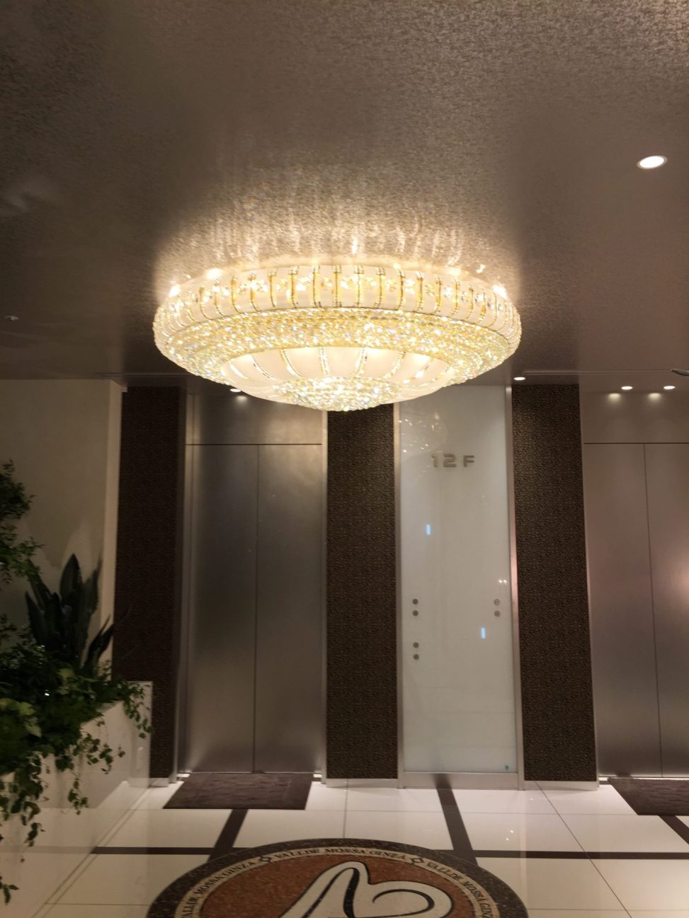 最新の海外インテリア照明の納品事例集 | 結婚式場の照明シャンデリアのトータルコーディネイトが可能です。|V結婚式場銀座 最新の海外インテリア照明の納品事例集 | 結婚式場の照明シャンデリアのトータルコーディネイトが可能です。|V結婚式場銀座