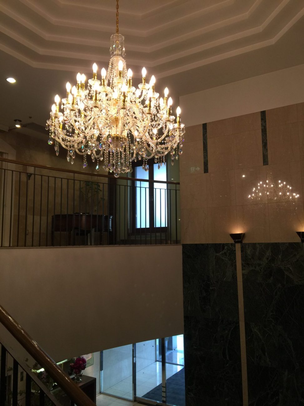 最新の海外インテリア照明の納品事例集 | 大型のシャンデリアをご希望の方に、低価格帯で販売しています。取付工事可能。|ベストウエスタンホテル名古屋の結婚式場 最新の海外インテリア照明の納品事例集 | 大型のシャンデリアをご希望の方に、低価格帯で販売しています。取付工事可能。|ベストウエスタンホテル名古屋の結婚式場