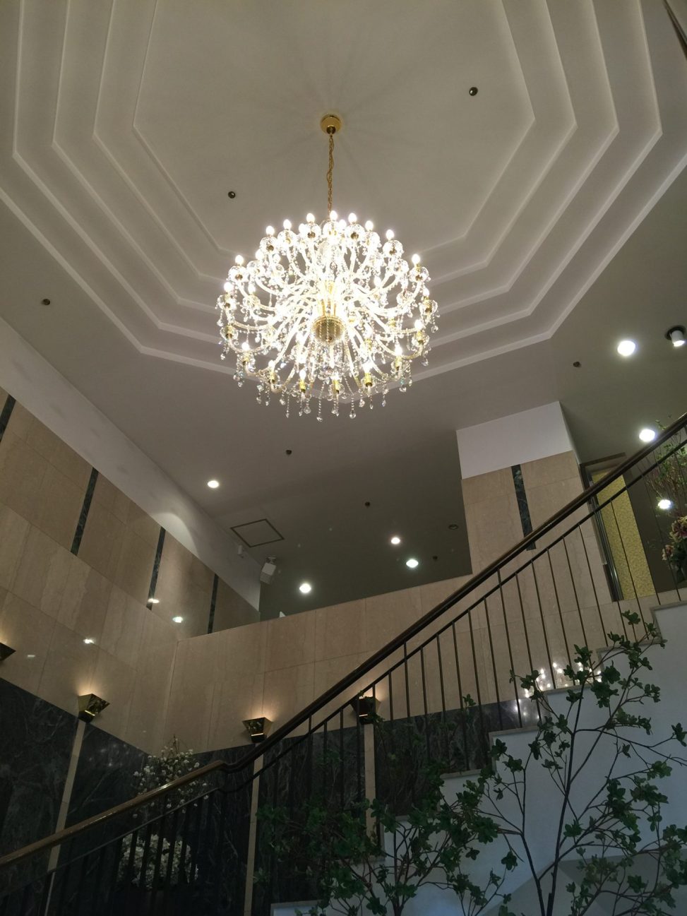 最新の海外インテリア照明の納品事例集 | 大型のシャンデリアをご希望の方に、低価格帯で販売しています。取付工事可能。|ベストウエスタンホテル名古屋の結婚式場 最新の海外インテリア照明の納品事例集 | 大型のシャンデリアをご希望の方に、低価格帯で販売しています。取付工事可能。|ベストウエスタンホテル名古屋の結婚式場