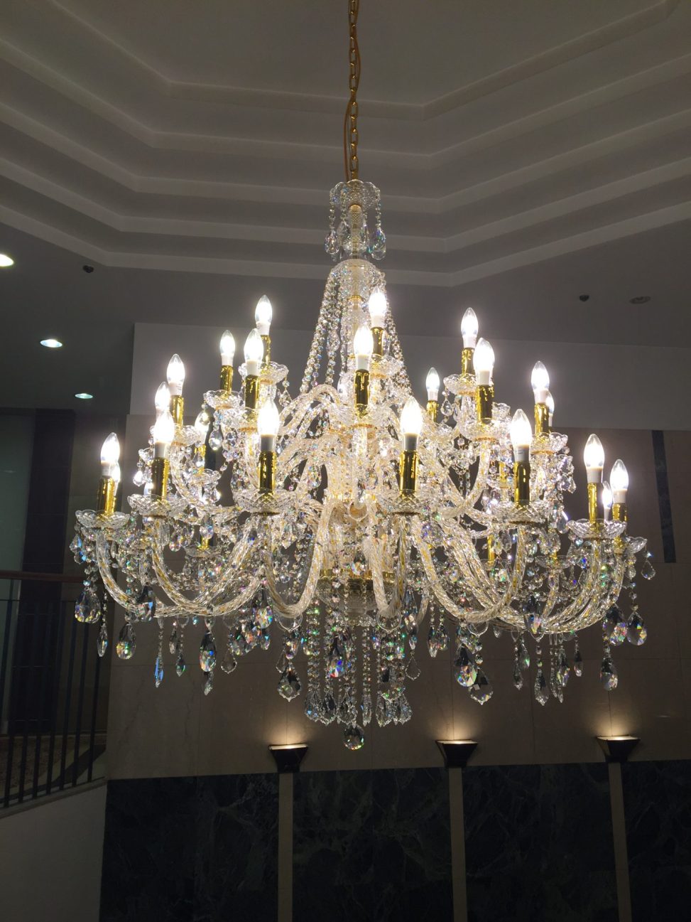 最新の海外インテリア照明の納品事例集 | 大型のシャンデリアをご希望の方に、低価格帯で販売しています。取付工事可能。|ベストウエスタンホテル名古屋の結婚式場 最新の海外インテリア照明の納品事例集 | 大型のシャンデリアをご希望の方に、低価格帯で販売しています。取付工事可能。|ベストウエスタンホテル名古屋の結婚式場