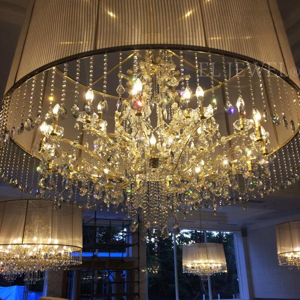 最新の海外インテリア照明の納品事例集 | 大型のクリスタルシャンデリアに特注のシェードを付けました。|三重県トリアノン結婚式場 最新の海外インテリア照明の納品事例集 | 大型のクリスタルシャンデリアに特注のシェードを付けました。|三重県トリアノン結婚式場