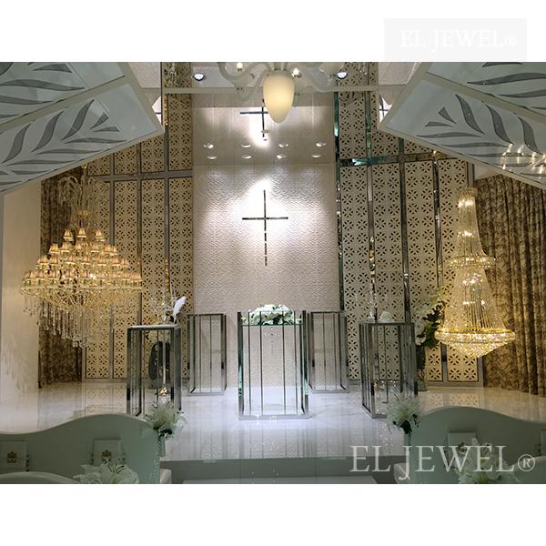 最新の海外インテリア照明の納品事例集 | 結婚式場全体のシャンデリア照明のご用意と取付工事が可能です。|六本木の結婚式場 最新の海外インテリア照明の納品事例集 | 結婚式場全体のシャンデリア照明のご用意と取付工事が可能です。|六本木の結婚式場