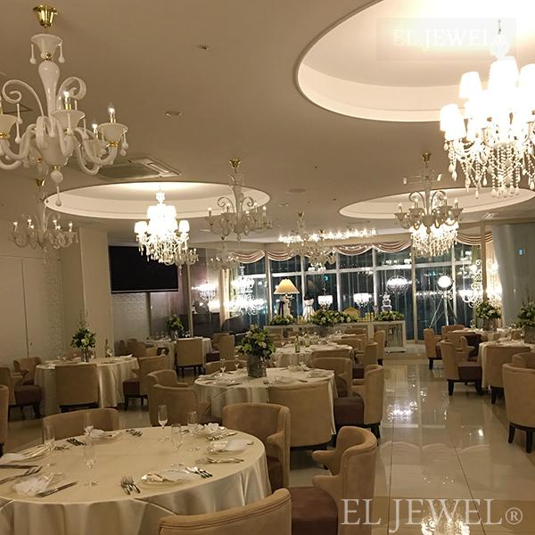 最新の海外インテリア照明の納品事例集 | 結婚式場全体のシャンデリア照明のご用意と取付工事が可能です。|六本木の結婚式場 最新の海外インテリア照明の納品事例集 | 結婚式場全体のシャンデリア照明のご用意と取付工事が可能です。|六本木の結婚式場