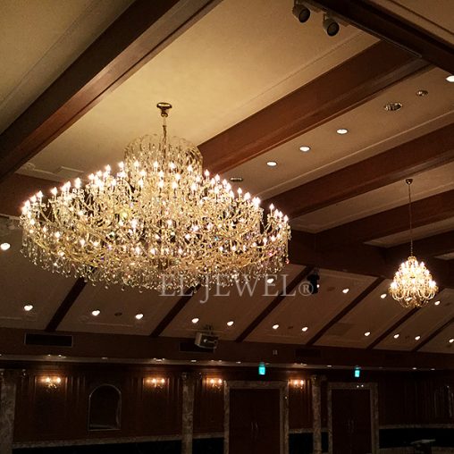 インテリア照明の納品実績 | マリアテレジア型大型シャンデリアは豪華です。｜高知県のB結婚式場
