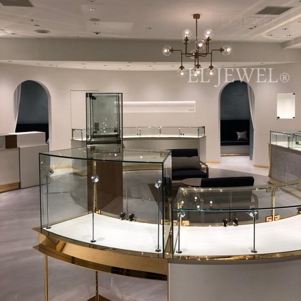 最新の海外インテリア照明の納品事例集 | ガラスボールシェードの照明|表参道ジュエリー店 最新の海外インテリア照明の納品事例集 | ガラスボールシェードの照明|表参道ジュエリー店