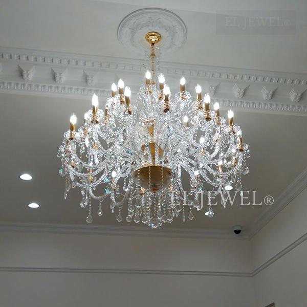 最新の海外インテリア照明の納品事例集 | メダリオンとシャンデリアの組み合わせ|個人宅A様邸 最新の海外インテリア照明の納品事例集 | メダリオンとシャンデリアの組み合わせ|個人宅A様邸