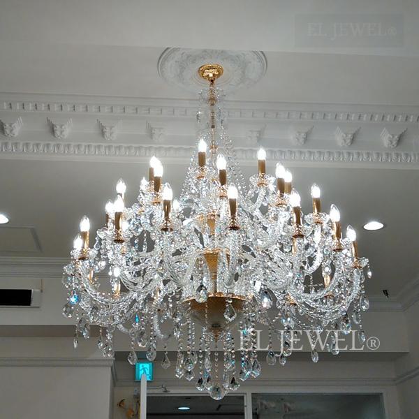 最新の海外インテリア照明の納品事例集 | メダリオンとシャンデリアの組み合わせ|個人宅A様邸 最新の海外インテリア照明の納品事例集 | メダリオンとシャンデリアの組み合わせ|個人宅A様邸