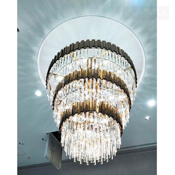 最新の海外インテリア照明の納品事例集 | ゴールドとクリスタルパーツの3段式デザインシャンデリア|虎ノ門ヒルズのパティスリーパブロフのショップ 最新の海外インテリア照明の納品事例集 | ゴールドとクリスタルパーツの3段式デザインシャンデリア|虎ノ門ヒルズのパティスリーパブロフのショップ