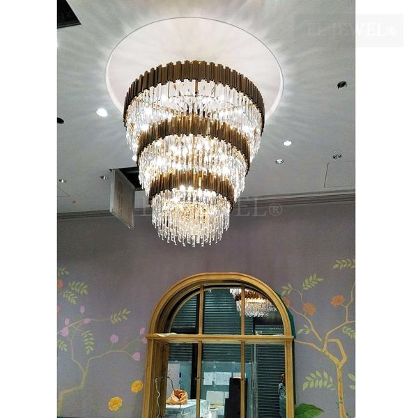 最新の海外インテリア照明の納品事例集 | ゴールドとクリスタルパーツの3段式デザインシャンデリア|虎ノ門ヒルズのパティスリーパブロフのショップ 最新の海外インテリア照明の納品事例集 | ゴールドとクリスタルパーツの3段式デザインシャンデリア|虎ノ門ヒルズのパティスリーパブロフのショップ