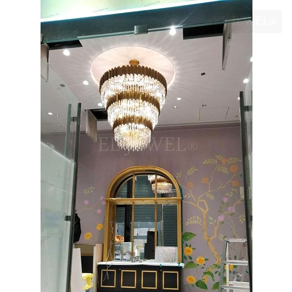 最新の海外インテリア照明の納品事例集 | ゴールドとクリスタルパーツの3段式デザインシャンデリア|虎ノ門ヒルズのパティスリーパブロフのショップ 最新の海外インテリア照明の納品事例集 | ゴールドとクリスタルパーツの3段式デザインシャンデリア|虎ノ門ヒルズのパティスリーパブロフのショップ