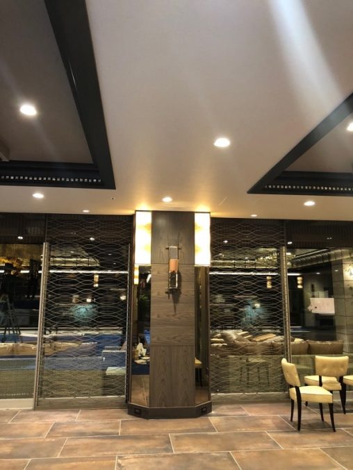 インテリア照明の納品実績 | 山梨県ホテル鐘山苑｜デザイナーが希望するオーダーメイド照明を製作できます。