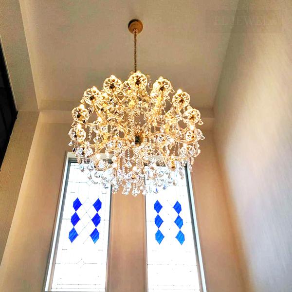 最新の海外インテリア照明の納品事例集 | 24灯の大型シャンデリアとステンドグラス|大阪市M様個人宅 最新の海外インテリア照明の納品事例集 | 24灯の大型シャンデリアとステンドグラス|大阪市M様個人宅