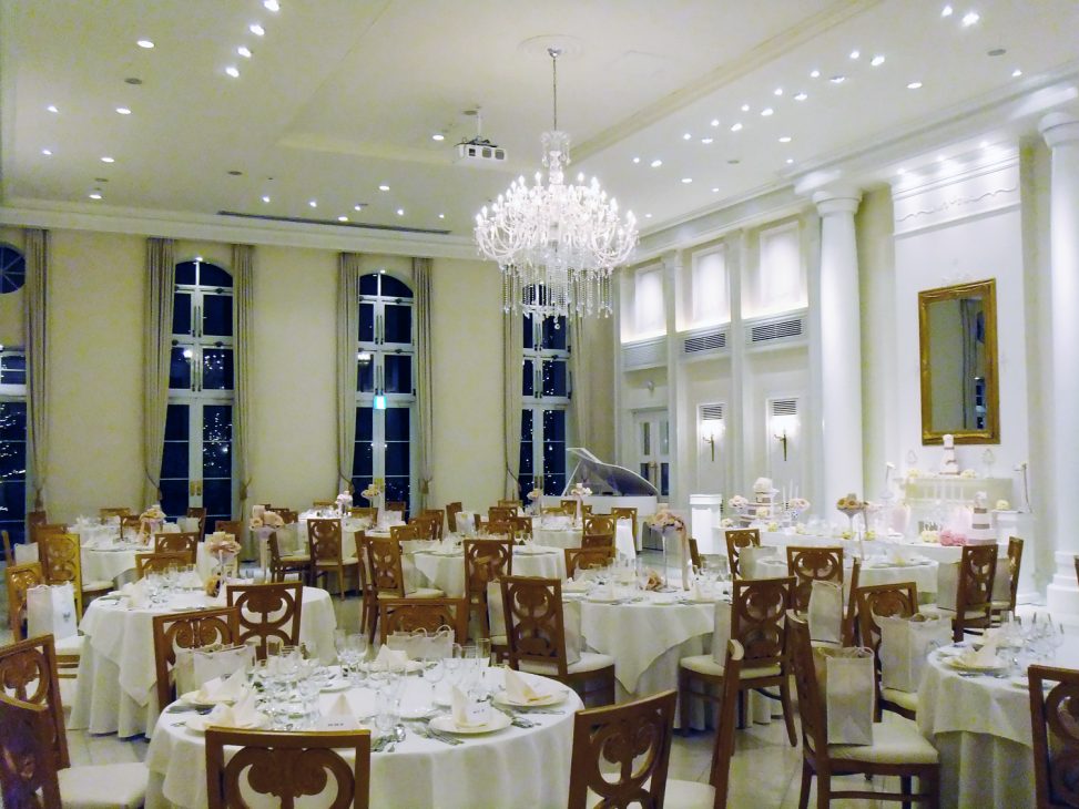 最新の海外インテリア照明の納品事例集 | 大型のシャンデリアをお求めの方へ|宮城県の結婚式場アーカンジェル迎賓館 最新の海外インテリア照明の納品事例集 | 大型のシャンデリアをお求めの方へ|宮城県の結婚式場アーカンジェル迎賓館