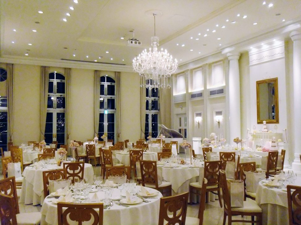 最新の海外インテリア照明の納品事例集 | 大型の美しいシャンデリアを納品させていただきました。|宇都宮市の結婚式場アーカンジェル迎賓館 最新の海外インテリア照明の納品事例集 | 大型の美しいシャンデリアを納品させていただきました。|宇都宮市の結婚式場アーカンジェル迎賓館