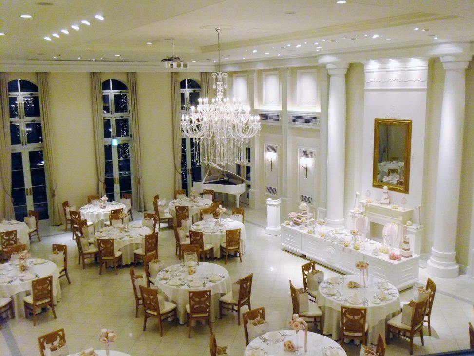 最新の海外インテリア照明の納品事例集 | 大型の美しいシャンデリアを納品させていただきました。|宇都宮市の結婚式場アーカンジェル迎賓館 最新の海外インテリア照明の納品事例集 | 大型の美しいシャンデリアを納品させていただきました。|宇都宮市の結婚式場アーカンジェル迎賓館