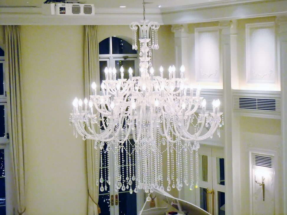最新の海外インテリア照明の納品事例集 | 大型のシャンデリアをお求めの方へ|宮城県の結婚式場アーカンジェル迎賓館 最新の海外インテリア照明の納品事例集 | 大型のシャンデリアをお求めの方へ|宮城県の結婚式場アーカンジェル迎賓館