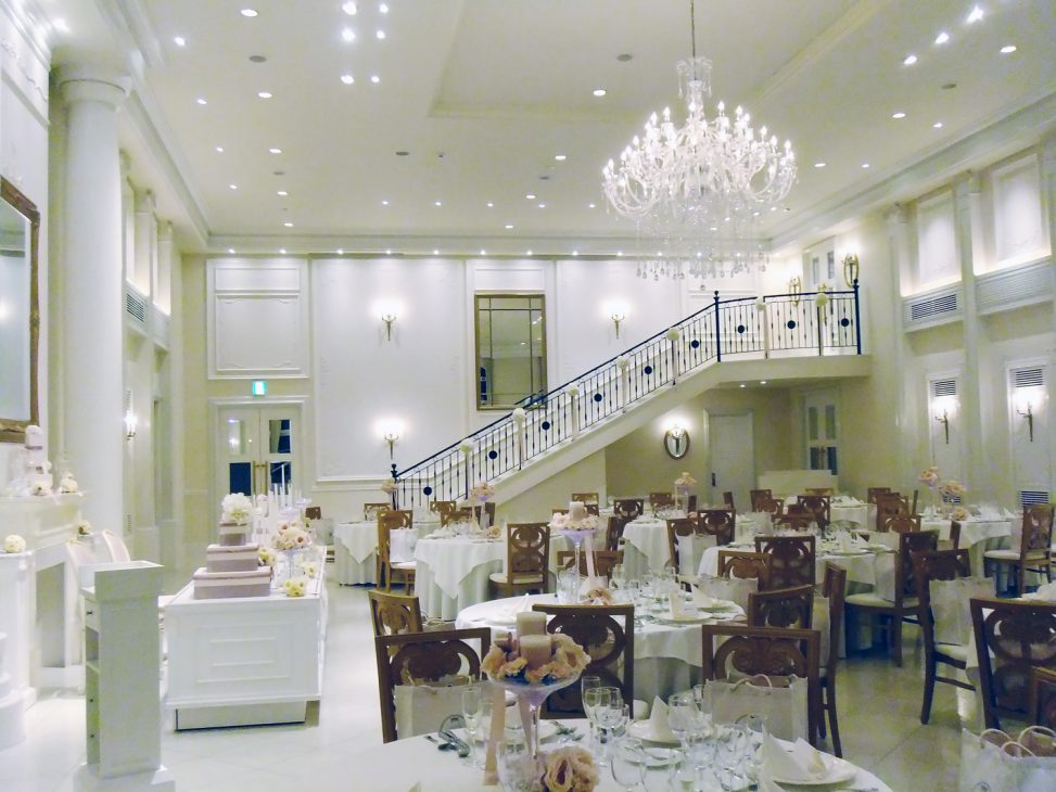 最新の海外インテリア照明の納品事例集 | 大型のシャンデリアをお求めの方へ|宮城県の結婚式場アーカンジェル迎賓館 最新の海外インテリア照明の納品事例集 | 大型のシャンデリアをお求めの方へ|宮城県の結婚式場アーカンジェル迎賓館