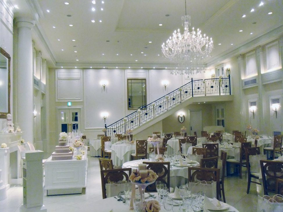 最新の海外インテリア照明の納品事例集 | 大型の美しいシャンデリアを納品させていただきました。|宇都宮市の結婚式場アーカンジェル迎賓館 最新の海外インテリア照明の納品事例集 | 大型の美しいシャンデリアを納品させていただきました。|宇都宮市の結婚式場アーカンジェル迎賓館