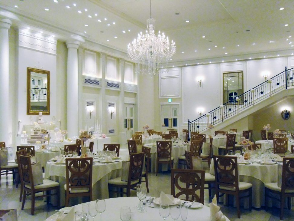 最新の海外インテリア照明の納品事例集 | 大型の美しいシャンデリアを納品させていただきました。|宇都宮市の結婚式場アーカンジェル迎賓館 最新の海外インテリア照明の納品事例集 | 大型の美しいシャンデリアを納品させていただきました。|宇都宮市の結婚式場アーカンジェル迎賓館