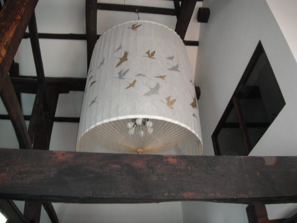 最新の海外インテリア照明の納品事例集 | 木とクロームカラーのシャンデリアは似合います。|三重県の白梅クラシックガーデン 最新の海外インテリア照明の納品事例集 | 木とクロームカラーのシャンデリアは似合います。|三重県の白梅クラシックガーデン