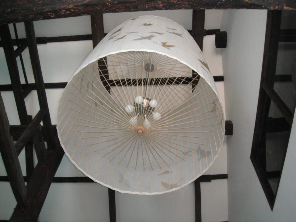 最新の海外インテリア照明の納品事例集 | 木とクロームカラーのシャンデリアは似合います。|三重県の白梅クラシックガーデン 最新の海外インテリア照明の納品事例集 | 木とクロームカラーのシャンデリアは似合います。|三重県の白梅クラシックガーデン