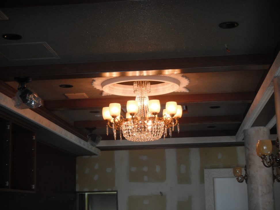 最新の海外インテリア照明の納品事例集 | 気品溢れるクリスタルシャンデリアやペンダントライトをご要望の方へ|宮城県気仙沼市の結婚式場 最新の海外インテリア照明の納品事例集 | 気品溢れるクリスタルシャンデリアやペンダントライトをご要望の方へ|宮城県気仙沼市の結婚式場